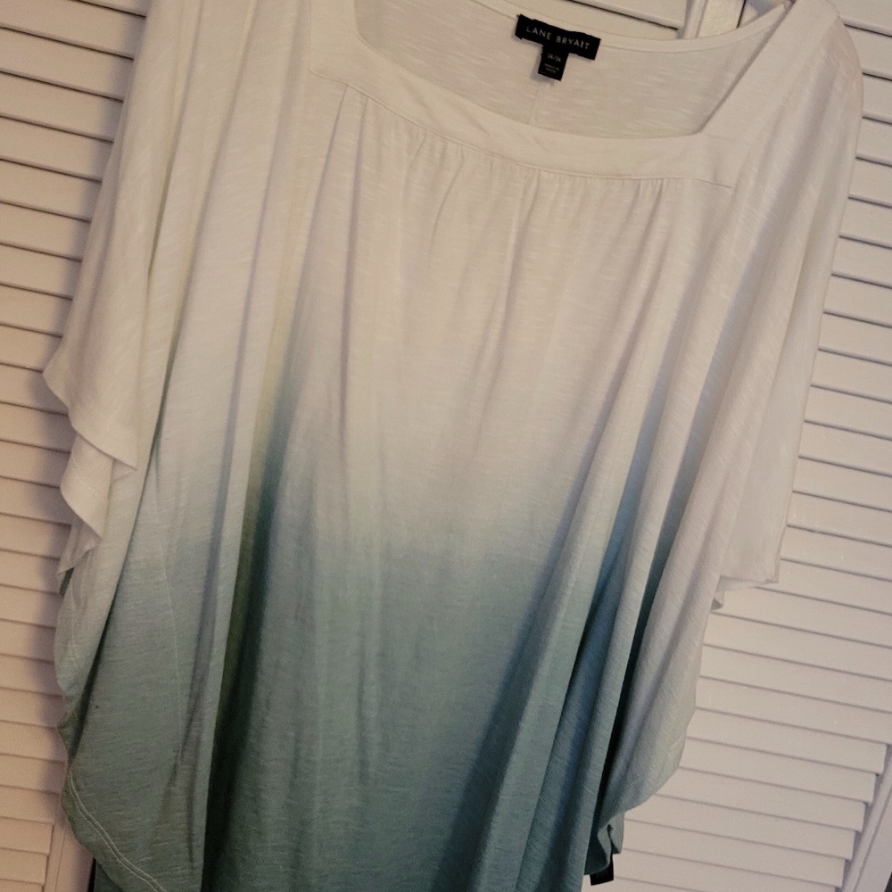 Women’s Lane Bryant Ombré flowing sleeve top. Size 14/16